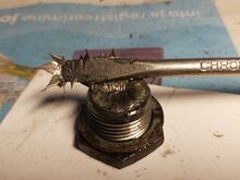 Magnetiga õlikork hüdrosüsteemile vm