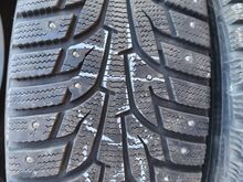 215/65R16 шипованные шины 4 шт.