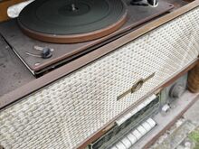 Vintage NSVL lampraadio-radiola koos plaadimängija