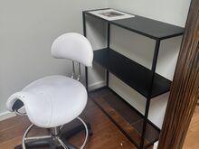 Terasest konsoolriiul