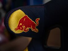 PlayStation 5 + Logitech G923 + Red Bull Playseat