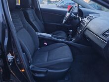 TOYOTA AVENSIS 2.2D 110kW manu_Heas sõidukorras
