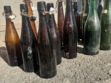 Коллекция старых пивных и винных бутылок