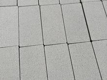 Müüa Bas Skarp 210×105×80 mm valged sillutiskivid.