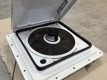 Fan-tastic 5000RBT vent matkaautole