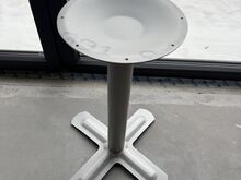 Tugev metallist lauajal, h 70cm 30€