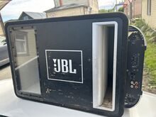 JBL Võmendi koos kastiga