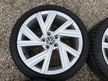 VW 18 tolli originaal valuveljed rehvidega
