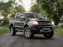 Toyota Hilux 3.0 automaat reg makstud.