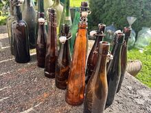 Коллекция старых пивных и винных бутылок