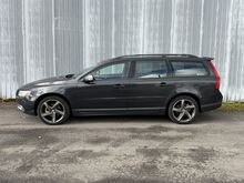 Volvo V70 Momentum 2.4 R5 D5 129kW, JÄRELMAKS!