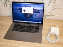 MacBook Pro Mid 2017 Core i7, Intel HD + Radeon
