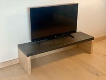TV-alus kivitasapinnaga