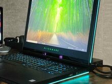 Alienware R5 17" i7 8750h 32GB RAM 1070 8GB