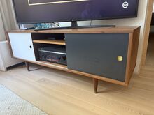 Oot-Oot TV-alus koos diivanilauaga