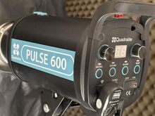 Quadralite Pulse 600 fotovalguse komplekt
