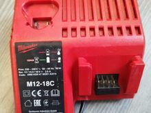 Milwaukee M12-18c laadija