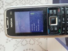 Nokia E51, зарядное устройство, USB-кабель, карта памяти 2 ГБ
