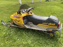 Lumesaan Ski-Doo