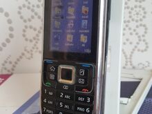 Nokia E51, зарядное устройство, USB-кабель, карта памяти 2 ГБ