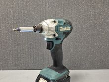 Ударный шуруповёрт Makita DTD156