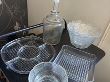 Красивый винтажный сервировочный набор рюмок