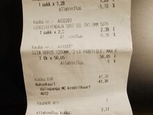 Встроенный в стену шкаф с раздвижными дверями в коридо
