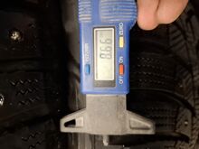 215/50/R17 Laufen 8.6 mm naastrehvid i Fit Ice
