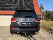 Toyota Landcruiser 200