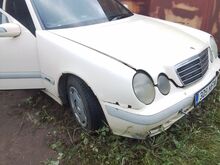Mercedes-Benz 210