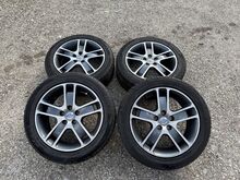 Volvo 17 tolli originaal valuveljed suverehvidega