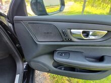 Volvo V60 R-Design 2.0 257 кВт AWD