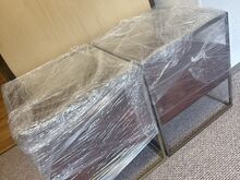 Два прикроватных столика из дерева манго + 2 бархатных �