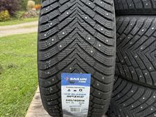245/40R18 Sailun ICE BLAZER SPIKE 97T XL naast