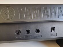 Yamaha süntesaator + Stagg X statiiv