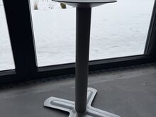 Tugev metallist lauajal, h 70cm 30€