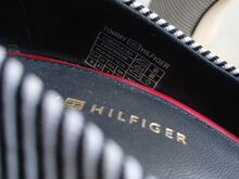 Kingad Tommy Hilfiger.