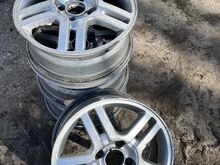 Продаются 4 шт. оригинальных литых дисков Ford.