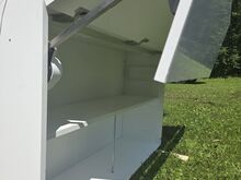 Müüa 2 valget Itaalia päritolu köögi seinakappi.