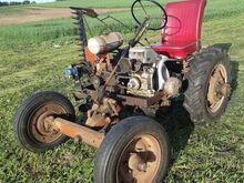 Lattniidukiga traktor