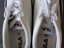 Valged Fila jalatsid nr 44