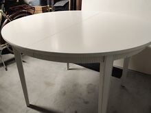Imeilus valge söögilaud