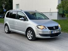 VW Touran 2010a