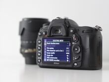 Uuväärne profikaamera Nikon D7000 täisvarustusega