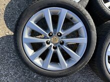 Bmw 18 tolli originaal valuveljed rehvidega