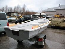 Mootor-sõudepaat C-440A