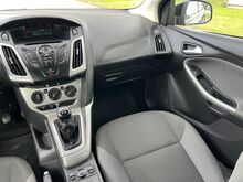Ford Focus 1,6 77kw, KAASA NAASTREHVID!