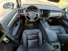 Volvo V90 Momentum 2.0 D 140кВт