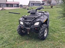 Квадроцикл Can-Am с двухцилиндровым двигателем