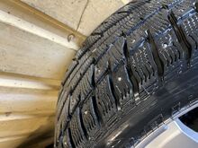 Audi Q7 литые диски + шипованные шины